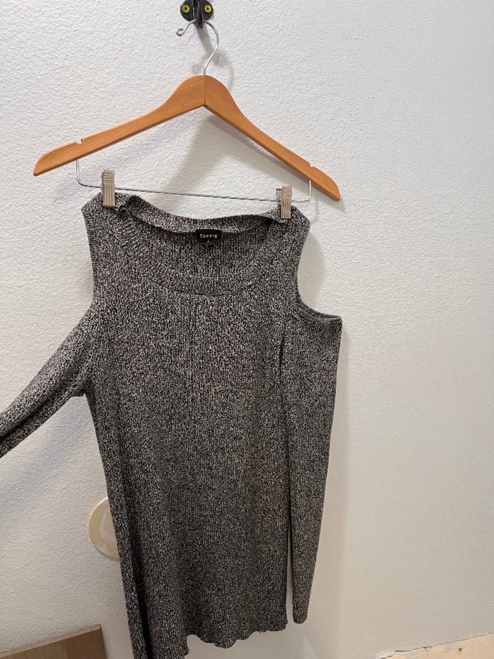 Torrid Gray Marled Cold Shoulder Sweater Tunic Size 2